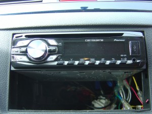 carrozzeria DEH-570 CD／USBデッキ