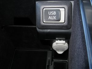 USB・AUX端子、パワーアウトレット