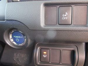 プッシュスタートボタン、車両接近通報装置、フロントガラス熱線スイッチ