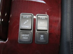ドライブモード切替スイッチ、横滑り防止装置スイッチ