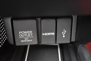 パワーアウトレット・HDMI・USB